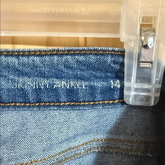 Jennifer Lopez Distressed Blue Jeans - Picture 4 of 4